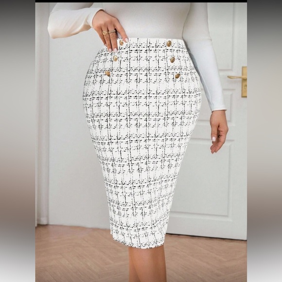 Dresses & Skirts - Elegant White and Black Pencil Skirt Plus Sz 16 nwt